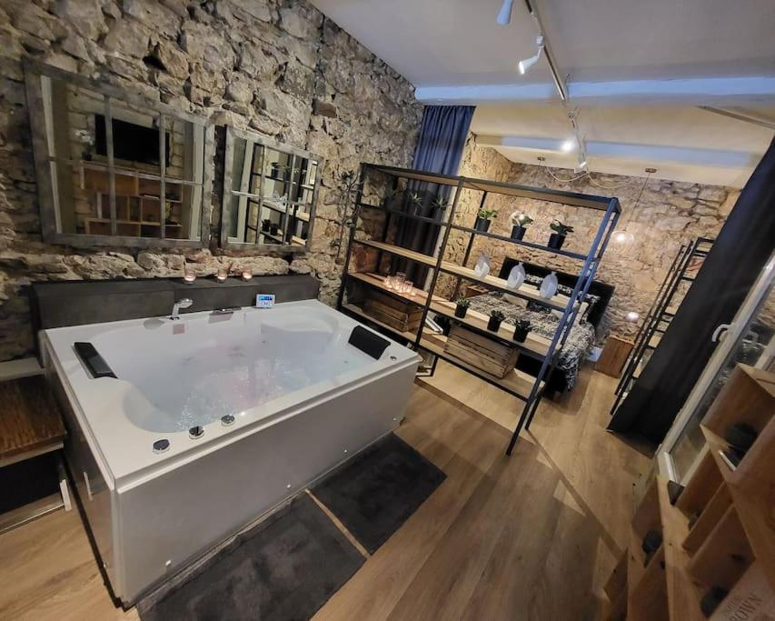 Le 79 Balneo Loft Deco Authentique Centre Climatisation Apartment Sete Luaran gambar